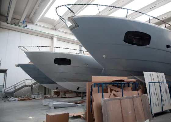 Piece de bateau en composite élastomère